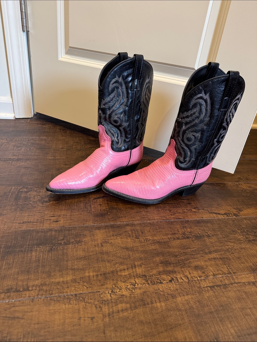 Women’s Black & Pink Western Cowboy Boots